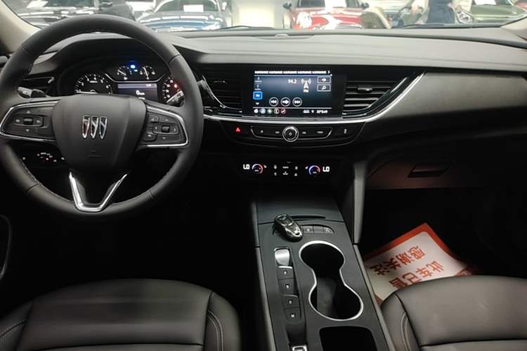 Used Buick Regal 2024 Revised 25T Ultra-Comfort Edition Audio And AC Panel