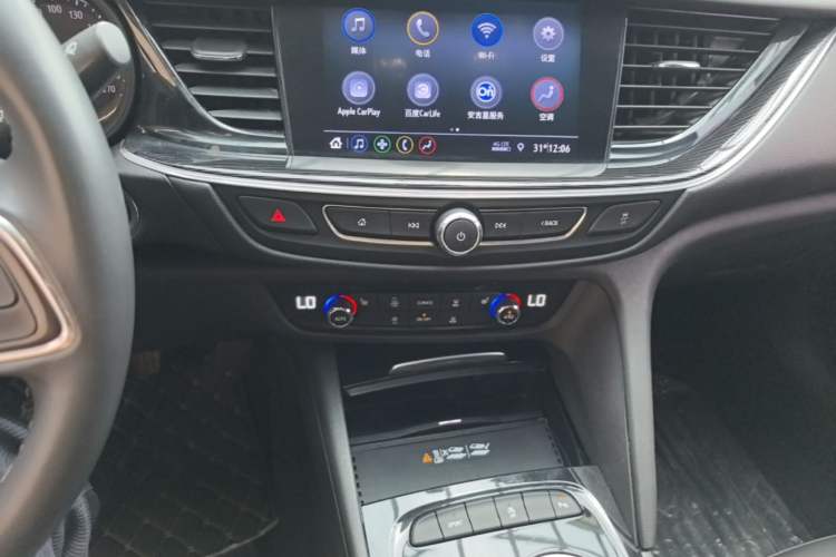 Used Buick Regal 2024 25T Deluxe Edition Audio And AC Panel
