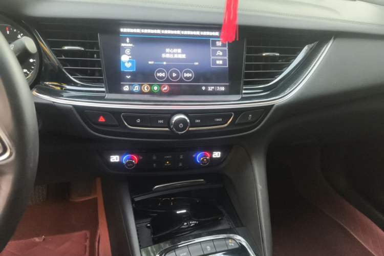 Used Buick Regal 2024 28T Luxury Edition Audio And AC Panel