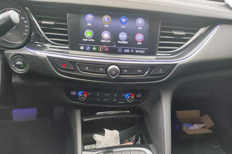 Used Buick Regal 2024 25T Deluxe Edition Audio And AC Panel