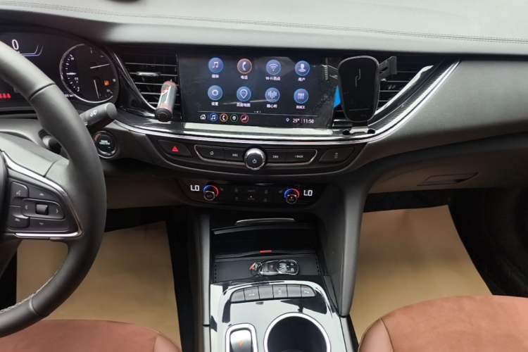 Used Buick Regal 2024 28T Luxury Edition Audio And AC Panel