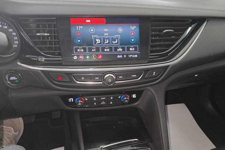 Used Buick Regal 2024 Revised 25T Ultra-Comfort Edition Audio And AC Panel