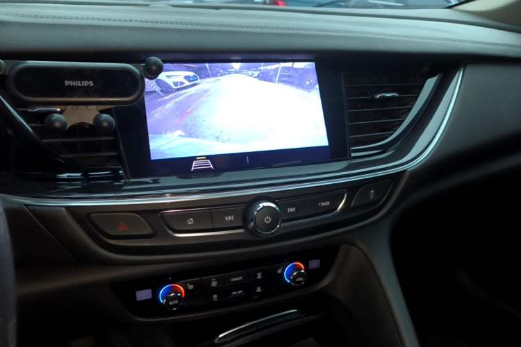 Used Buick Regal 2024 25T Deluxe Edition Audio And AC Panel