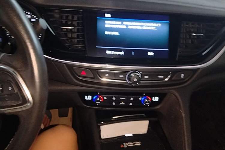 Used Buick Regal 2024 25T Deluxe Edition Audio And AC Panel