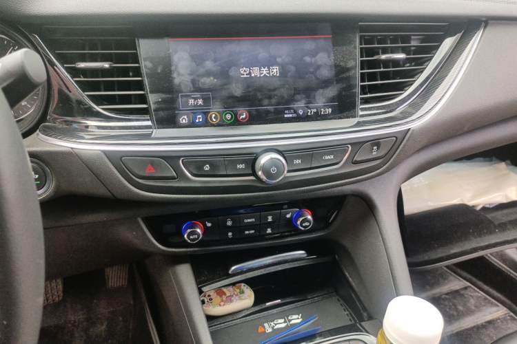 Used Buick Regal 2024 28T Luxury Edition Audio And AC Panel