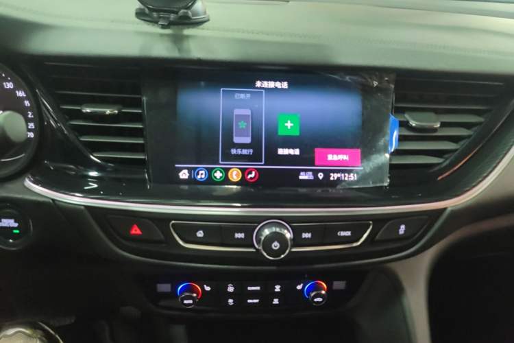 Used Buick Regal 2024 25T Deluxe Edition Audio And AC Panel
