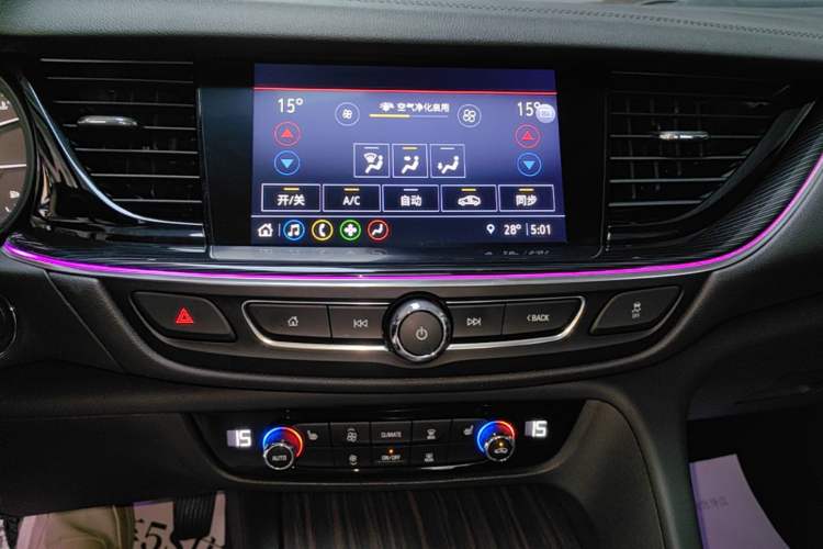 Used Buick Regal 2024 28T Luxury Edition Audio And AC Panel