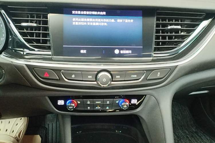 Used Buick Regal 2024 25T Deluxe Edition Audio And AC Panel