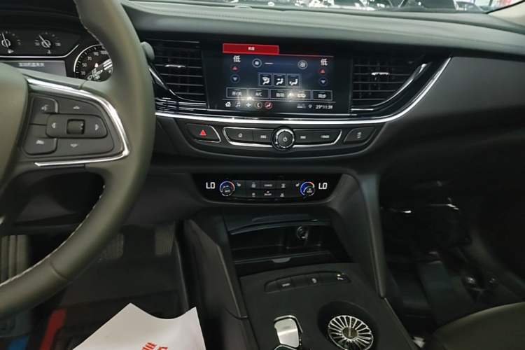 Used Buick Regal 2024 Revised 25T Ultra-Comfort Edition Audio And AC Panel