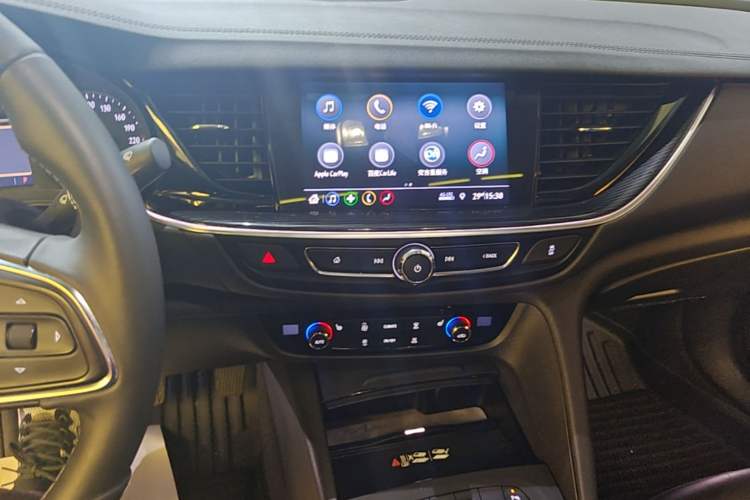 Used Buick Regal 2024 25T Deluxe Edition Audio And AC Panel