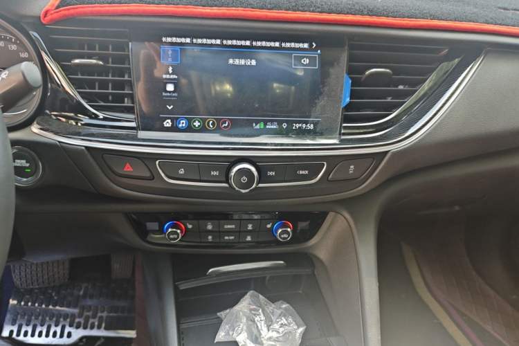Used Buick Regal 2024 25T Deluxe Edition Audio And AC Panel
