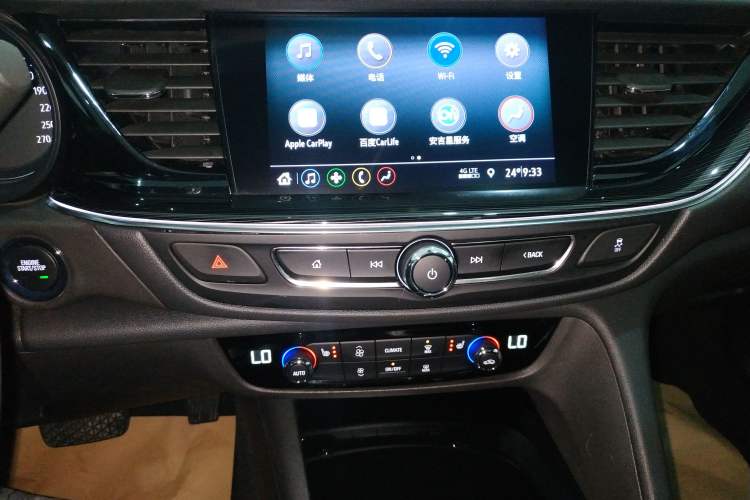 Used Buick Regal 2024 25T Deluxe Edition Audio And AC Panel