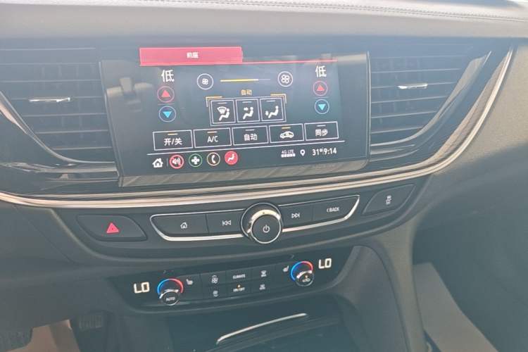 Used Buick Regal 2024 Revised 25T Ultra-Comfort Edition Audio And AC Panel