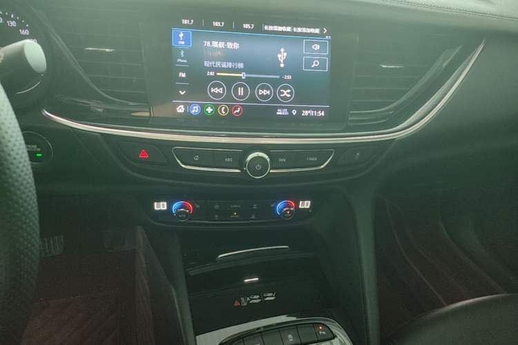 Used Buick Regal 2024 25T Deluxe Edition Audio And AC Panel