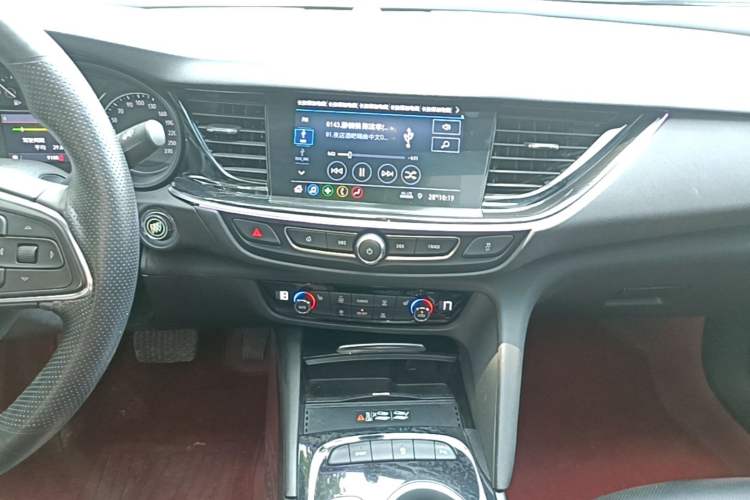 Used Buick Regal 2024 25T Deluxe Edition Audio And AC Panel