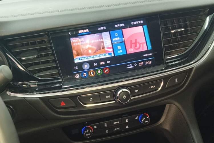 Used Buick Regal 2024 28T Luxury Edition Audio And AC Panel