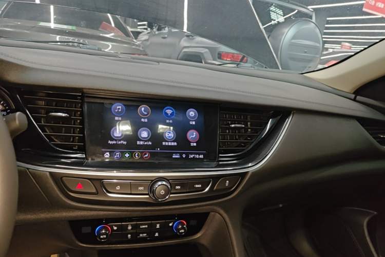 Used Buick Regal 2024 25T Deluxe Edition Audio And AC Panel