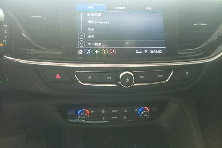 Used Buick Regal 2024 Revised 25T Ultra-Comfort Edition Audio And AC Panel