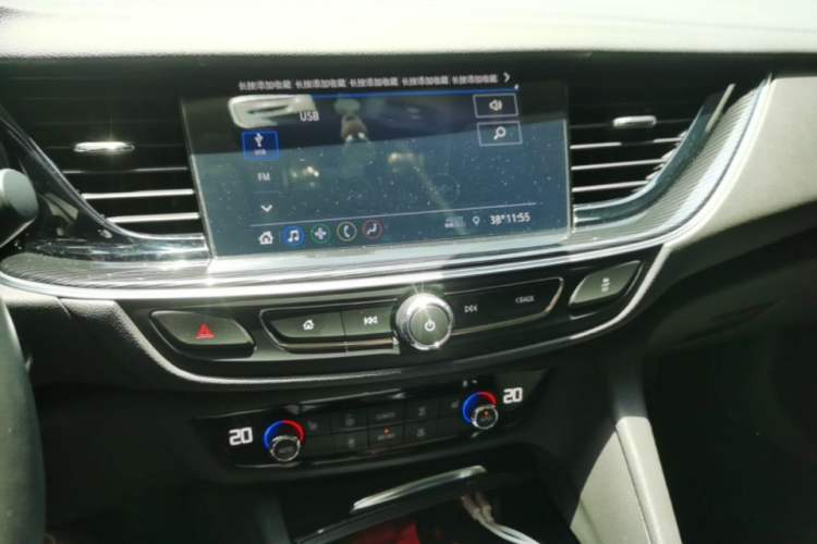Used Buick Regal 2024 25T Deluxe Edition Audio And AC Panel