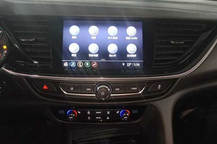 Used Buick Regal 2024 28T Luxury Edition Audio And AC Panel