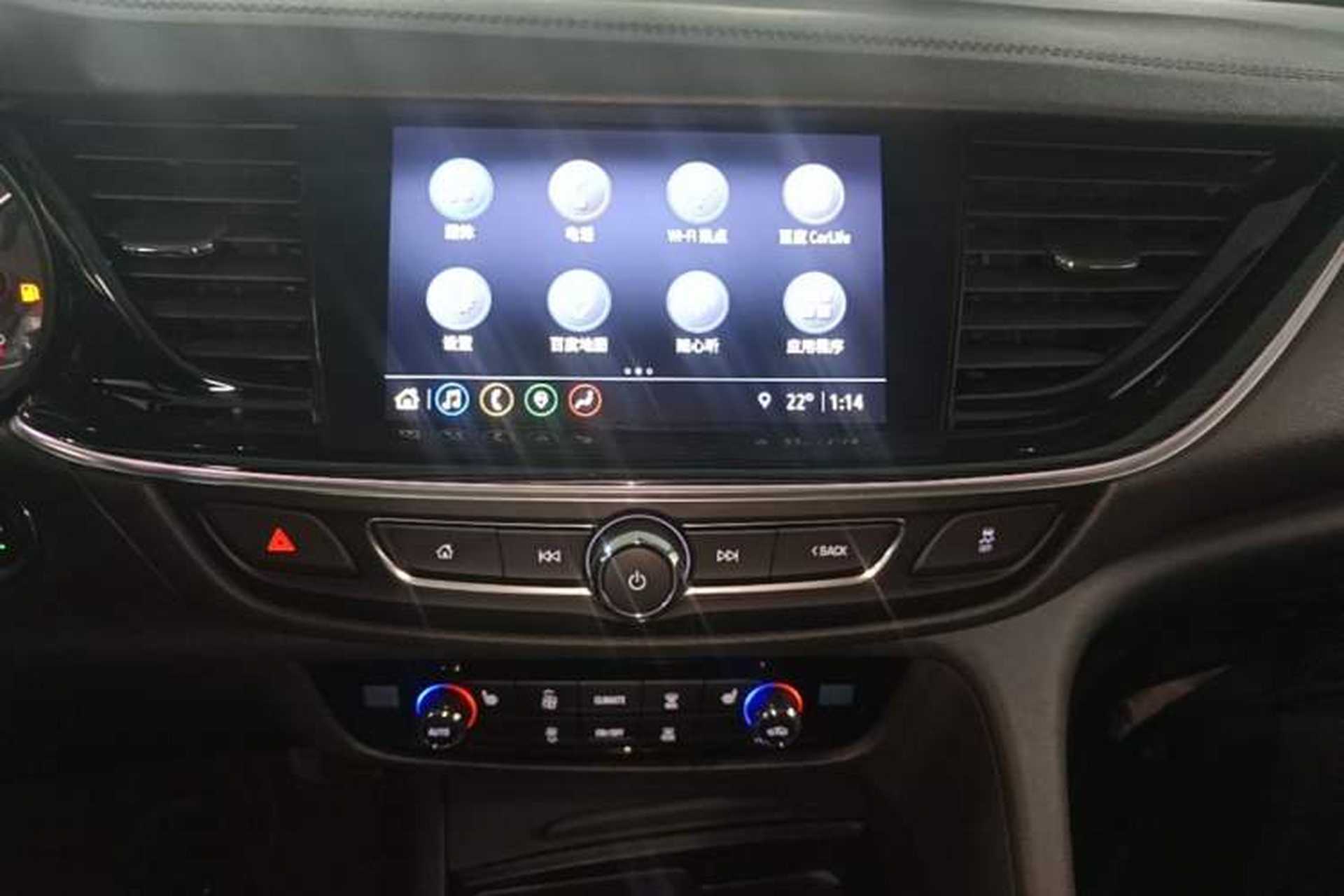 Used Buick Regal 2024 28T Luxury Edition Audio And AC Panel
