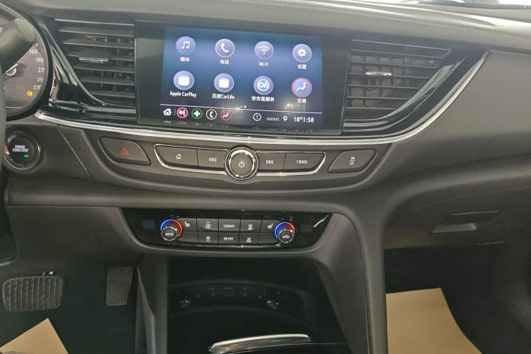 Used Buick Regal 2024 25T Deluxe Edition Audio And AC Panel