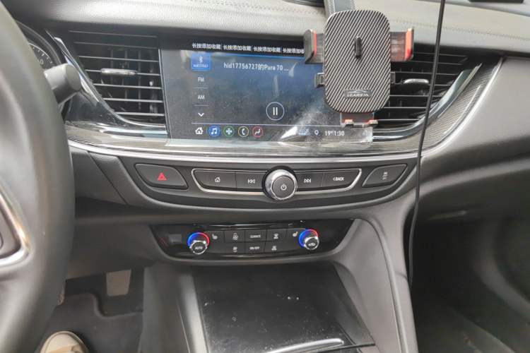 Used Buick Regal 2024 25T Deluxe Edition Audio And AC Panel