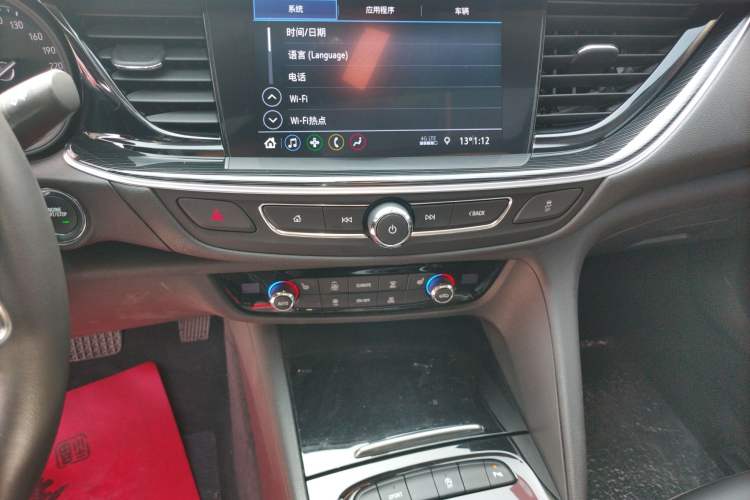 Used Buick Regal 2024 25T Deluxe Edition Audio And AC Panel