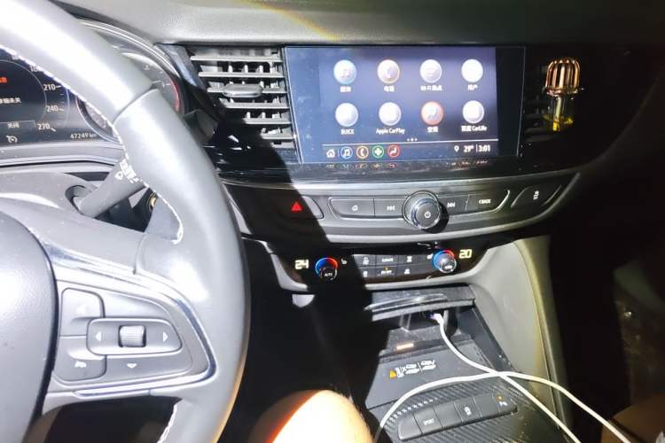 Used Buick Regal 2024 28T Luxury Edition Audio And AC Panel