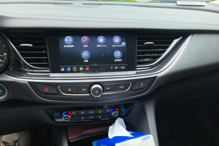 Used Buick Regal 2024 28T Luxury Edition Audio And AC Panel