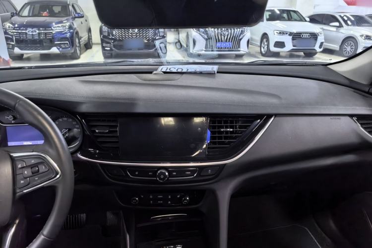 Used Buick Regal 2024 25T Deluxe Edition Audio And AC Panel