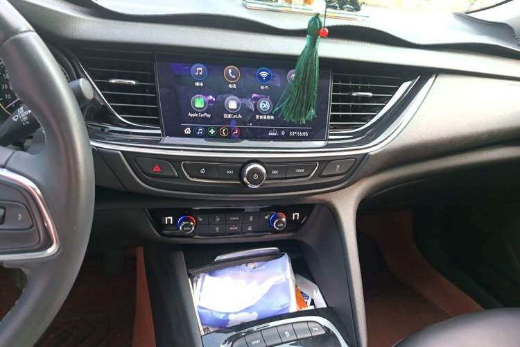 Used Buick Regal 2024 25T Deluxe Edition Audio And AC Panel