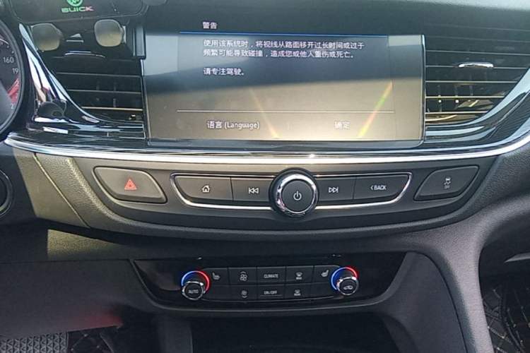 Used Buick Regal 2024 25T Deluxe Edition Audio And AC Panel