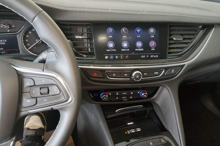 Used Buick Regal 2024 25T Deluxe Edition Audio And AC Panel