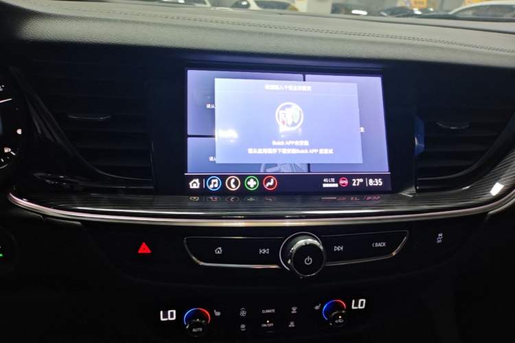 Used Buick Regal 2024 28T Luxury Edition Audio And AC Panel