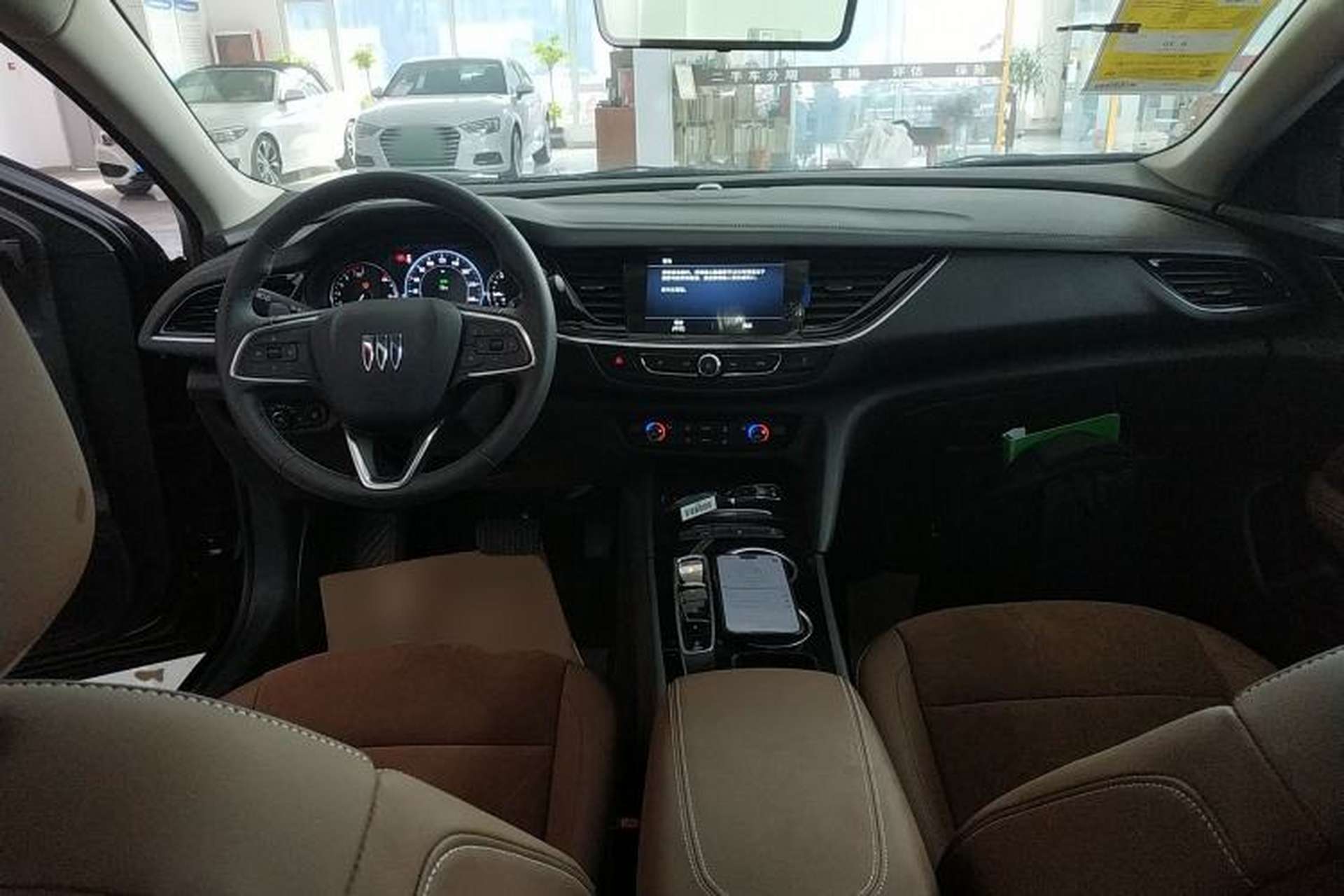Used Buick Regal 2024 28T Luxury Edition Center Console
