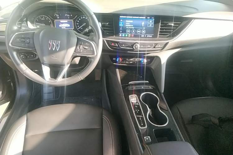 Used Buick Regal 2024 25T Deluxe Edition Center Console