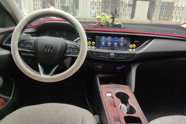 Used Buick Regal 2024 25T Deluxe Edition Center Console