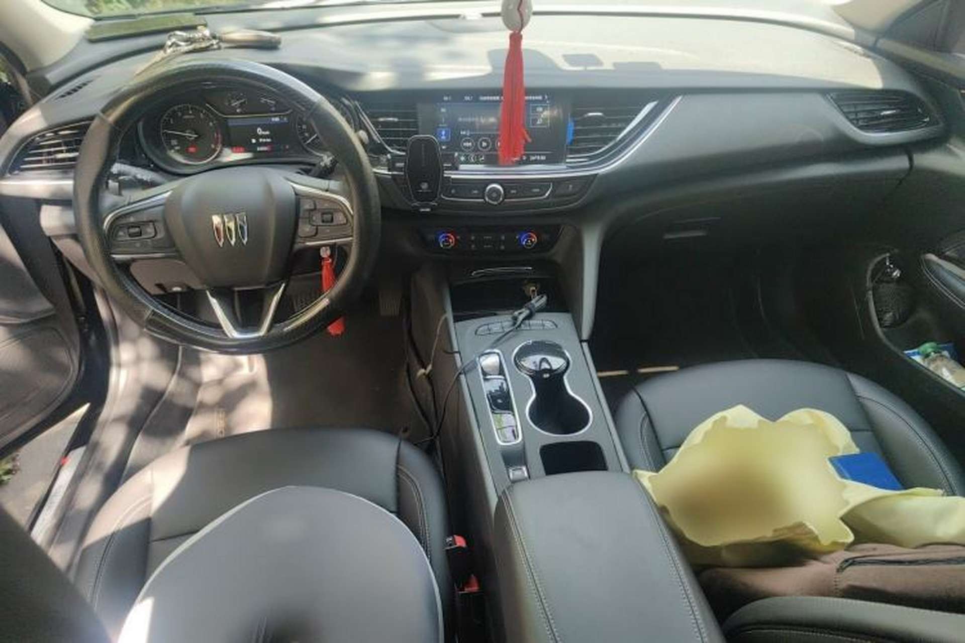 Used Buick Regal 2024 Revised 25T Ultra-Comfort Edition Center Console