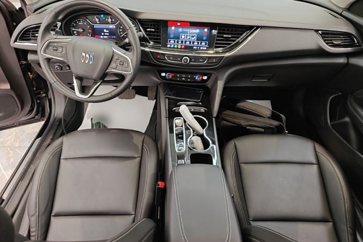 Used Buick Regal 2024 25T Deluxe Edition Center Console