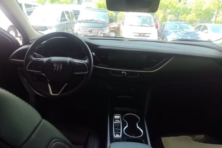 Used Buick Regal 2024 25T Deluxe Edition Center Console