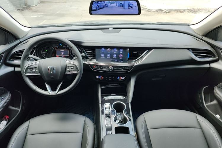 Used Buick Regal 2024 Revised 25T Ultra-Comfort Edition Center Console
