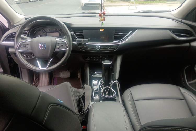 Used Buick Regal 2024 25T Deluxe Edition Center Console