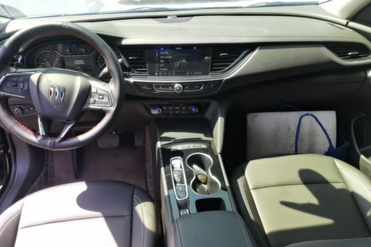 Used Buick Regal 2024 Revised 25T Ultra-Comfort Edition Center Console