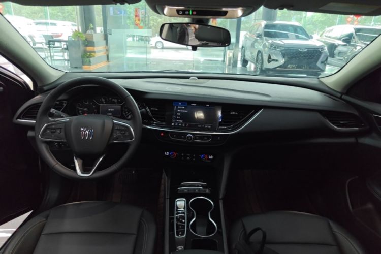 Used Buick Regal 2024 Revised 25T Ultra-Comfort Edition Center Console