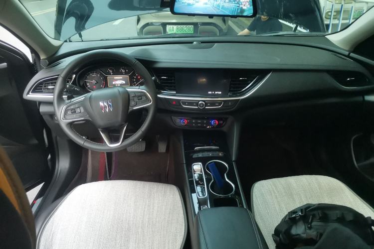 Used Buick Regal 2024 Revised 25T Ultra-Comfort Edition Center Console