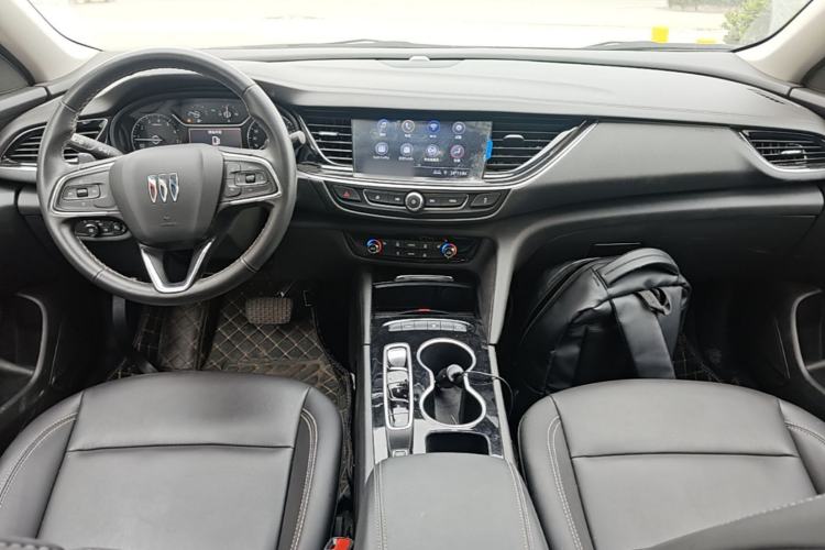 Used Buick Regal 2024 25T Deluxe Edition Center Console