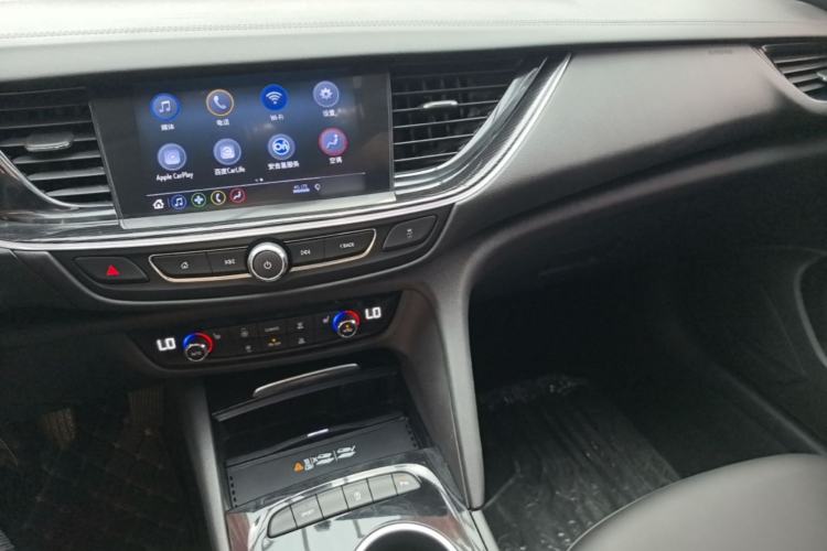 Used Buick Regal 2024 25T Deluxe Edition Center Console