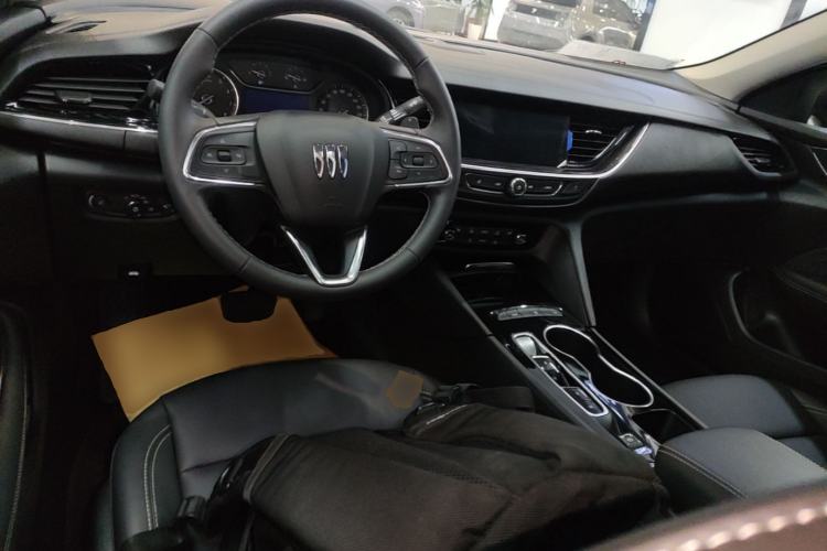 Used Buick Regal 2024 25T Deluxe Edition Center Console