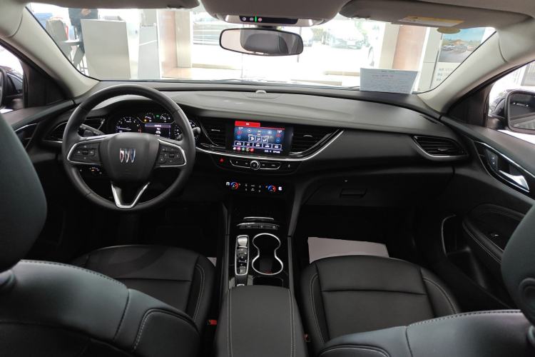 Used Buick Regal 2024 Revised 25T Ultra-Comfort Edition Center Console